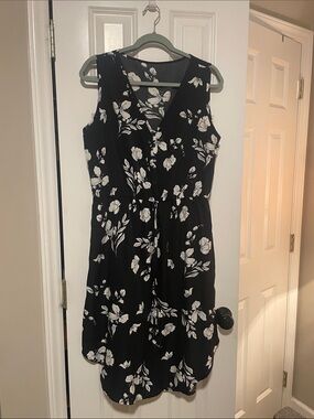 Women's Black Floral Midi Dress with V-Neck and Waist Tie